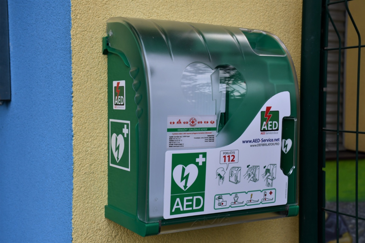defibrilator na stavbi italijanske šole in vrtca v Bertokih defibrilator1